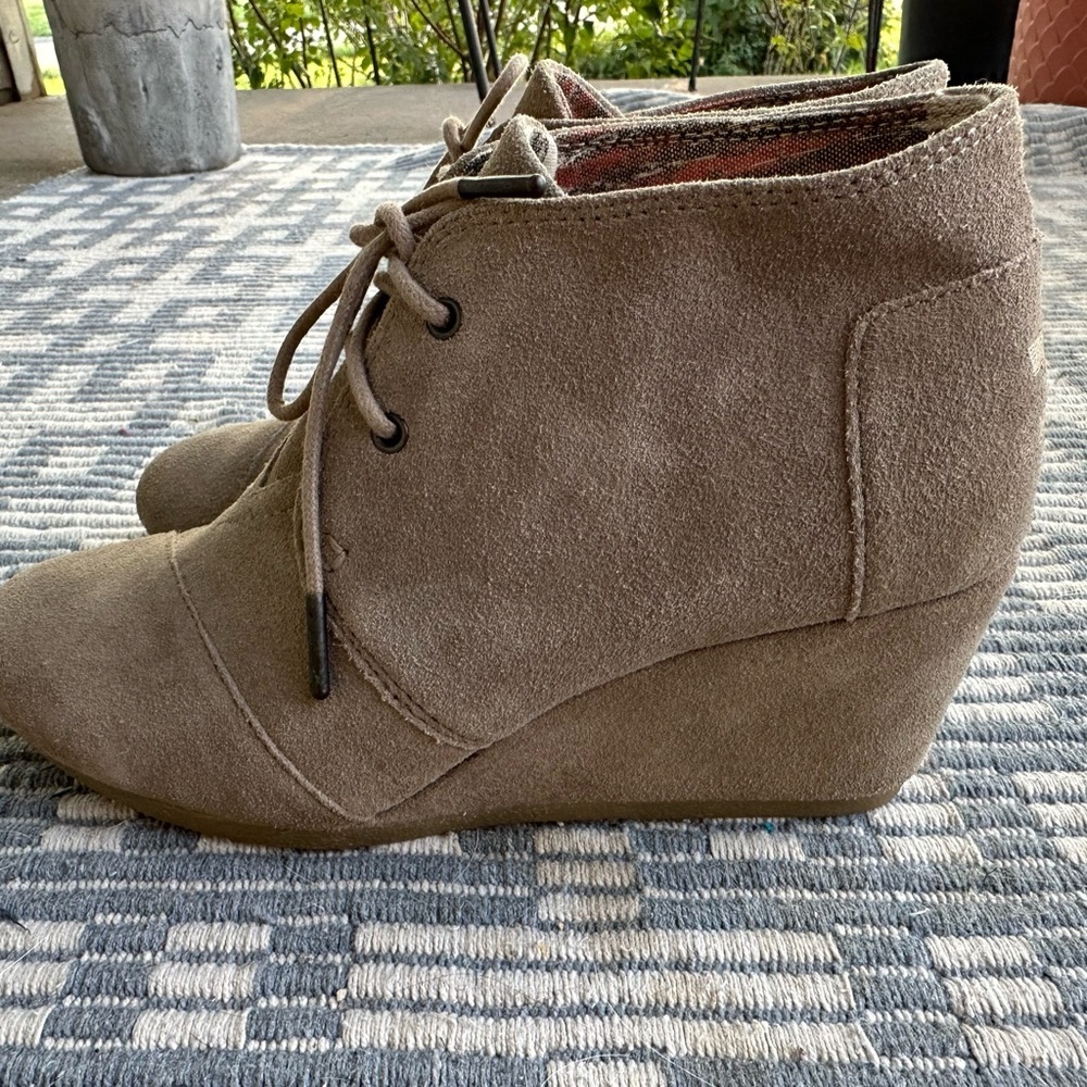 Toms Womens Desert Wedge Boot Taupe Suede Size 8.5 M - Picture 7 of 13